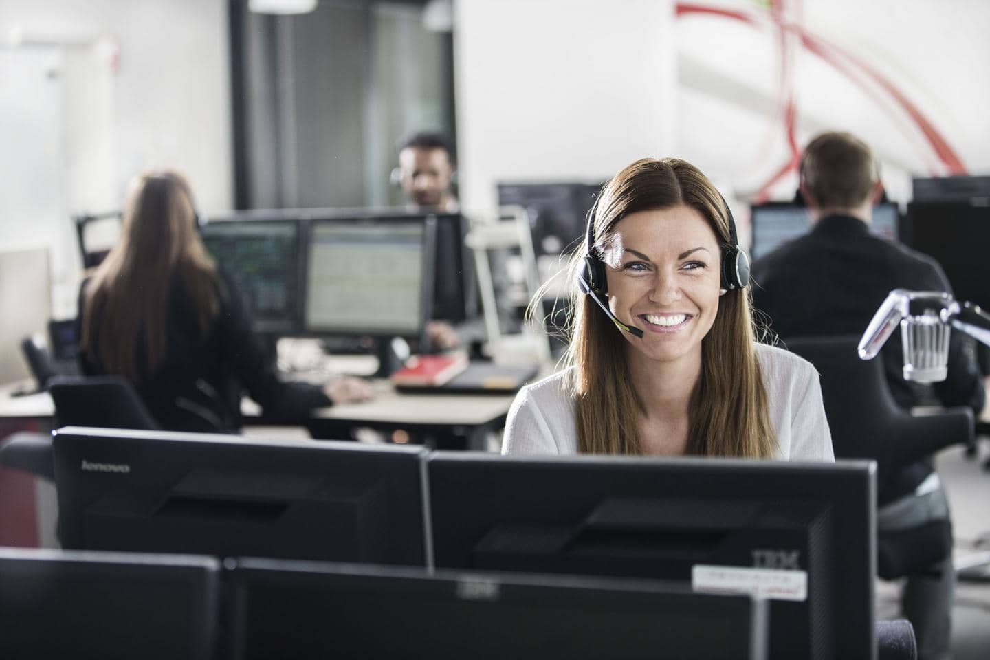 Kvinde med headset, Tryg Pension